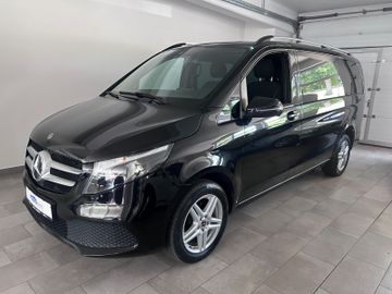 Mercedes V 220 - 1