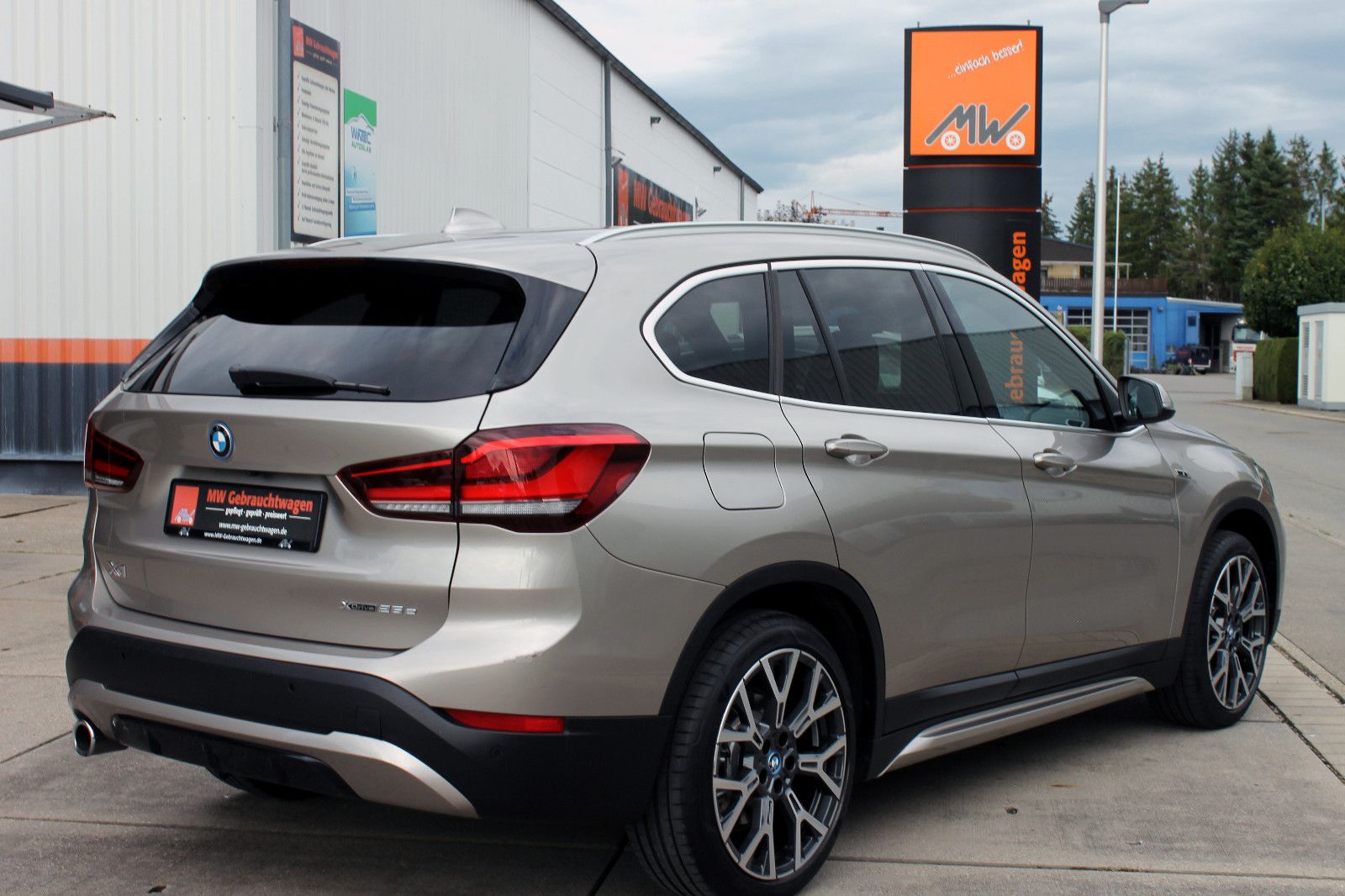 Fahrzeugabbildung BMW X1 xDrive 25e Sport Line Steptr ACC NAVI PDC KAM