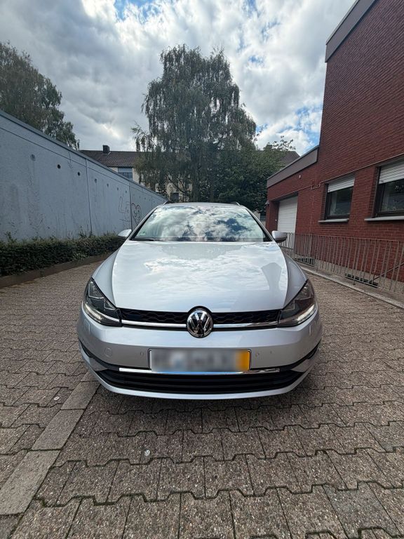 Image of Volkswagen Golf