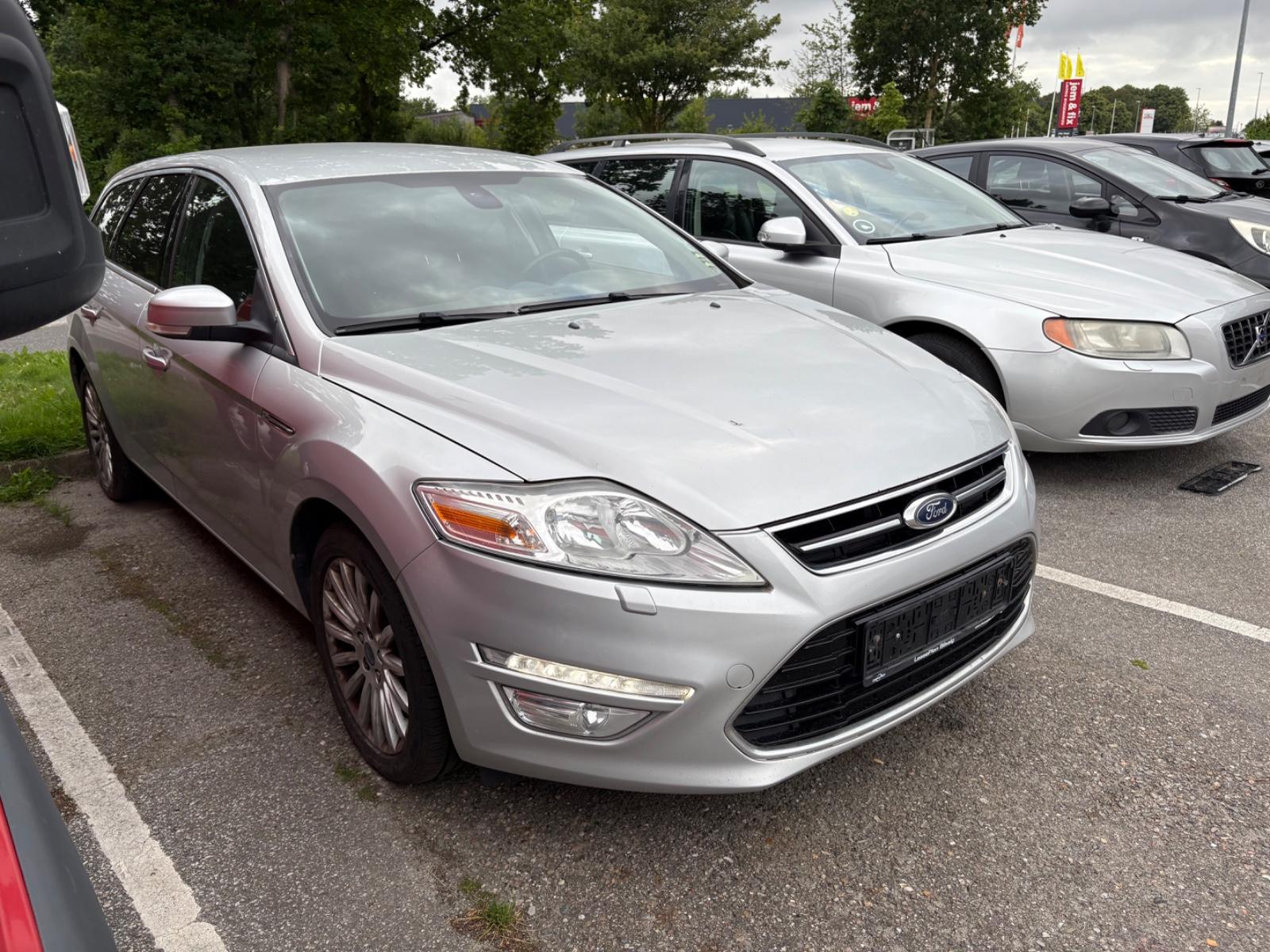 Ford Mondeo 2012 — rear view
