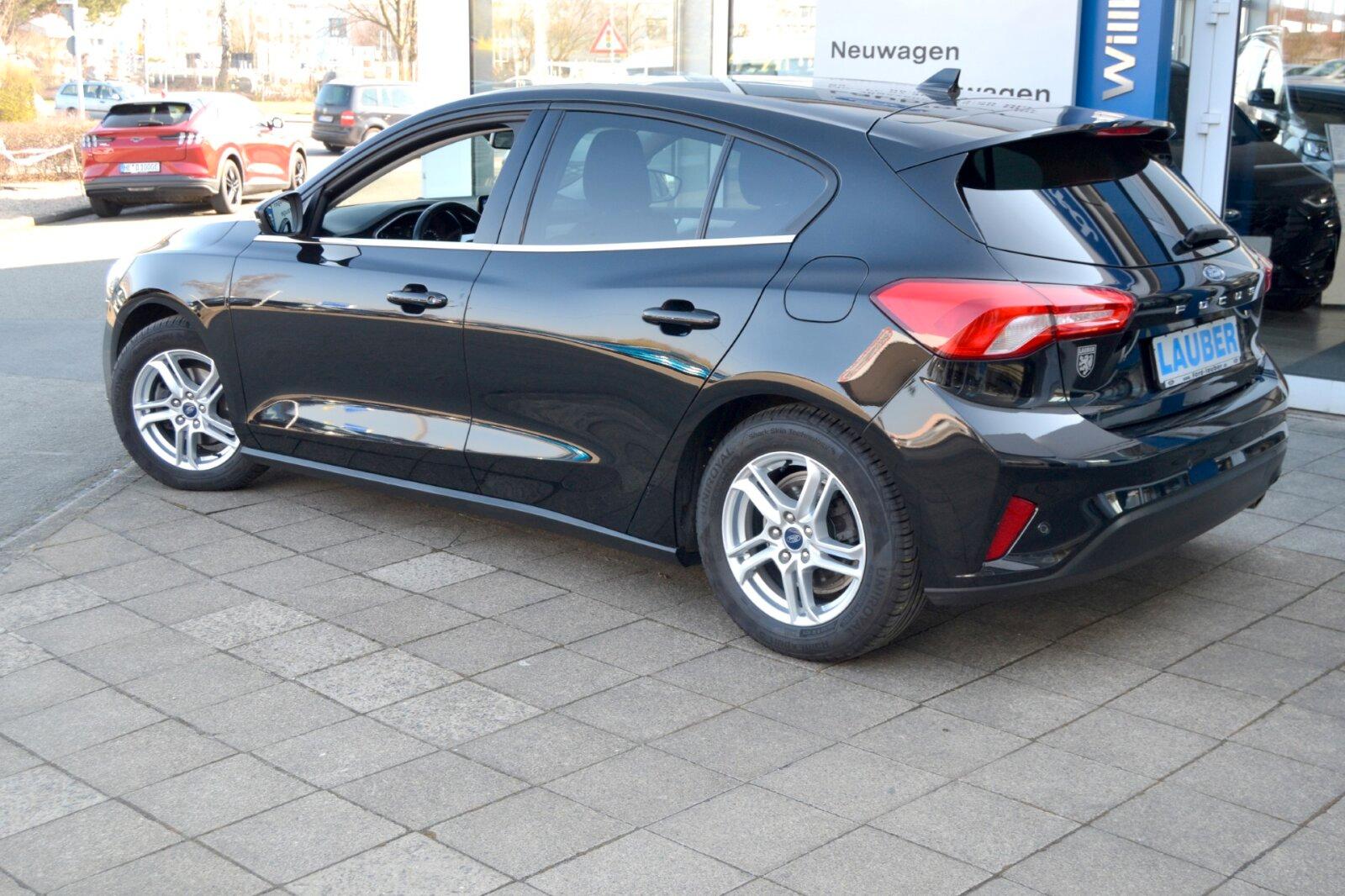 Ford Focus 1,0 Cool+Connect AutoAC Navi+Sync LED PDC