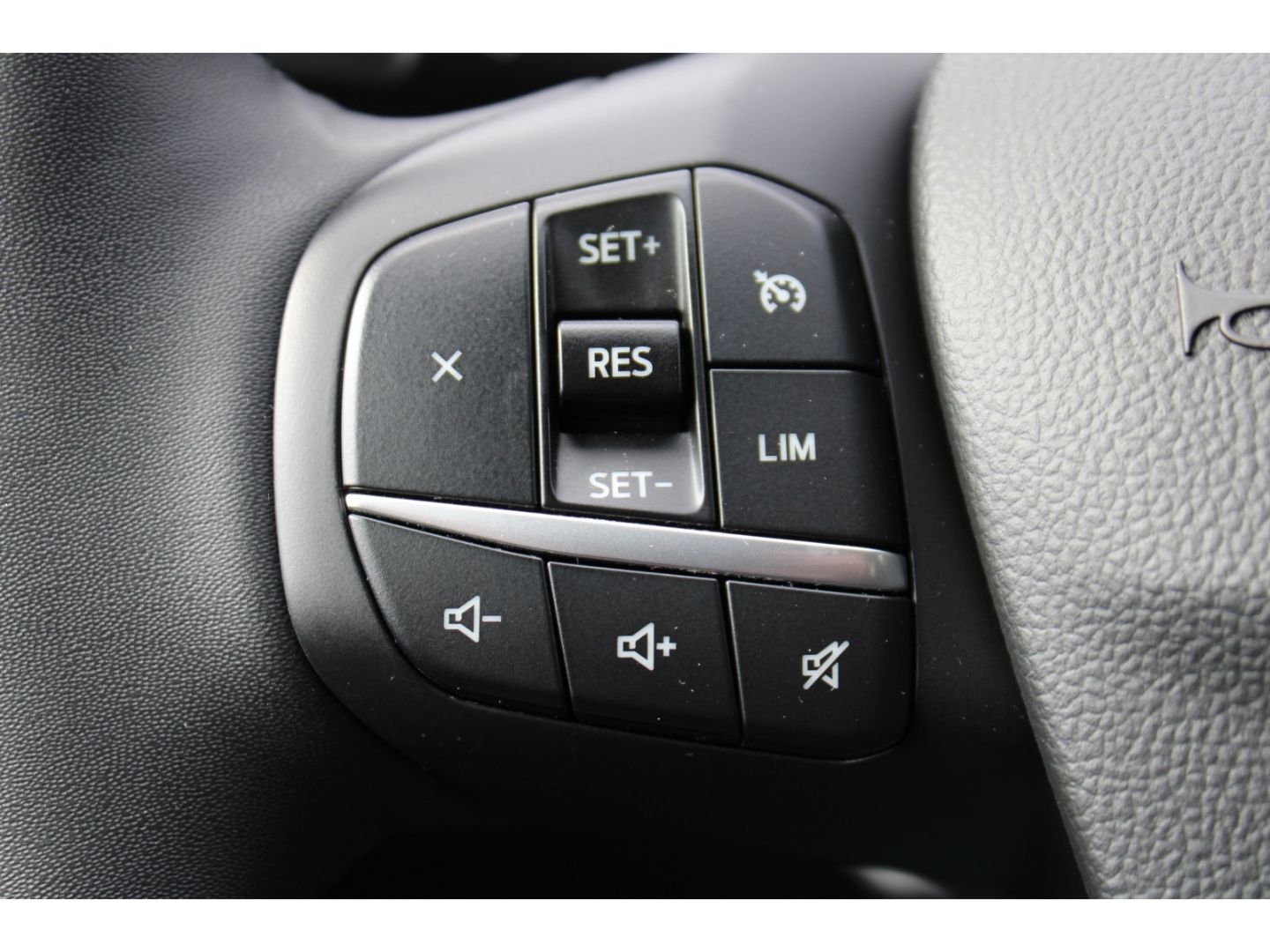 Fahrzeugabbildung Ford Kuga Plug-In Hybrid PHEV Titanium Automatik Navi