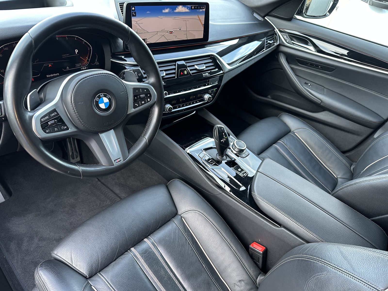 Fahrzeugabbildung BMW 530d Touring xDrive M-Sport NAV+LASER+AHK+PANORA