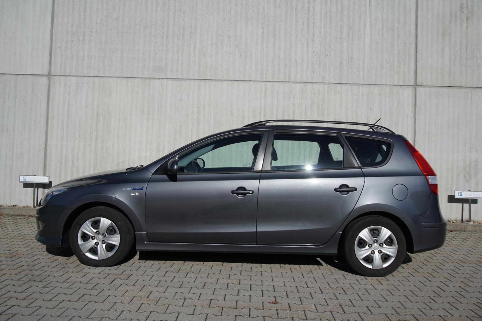 Hyundai i30 2011 — вигляд ззаду