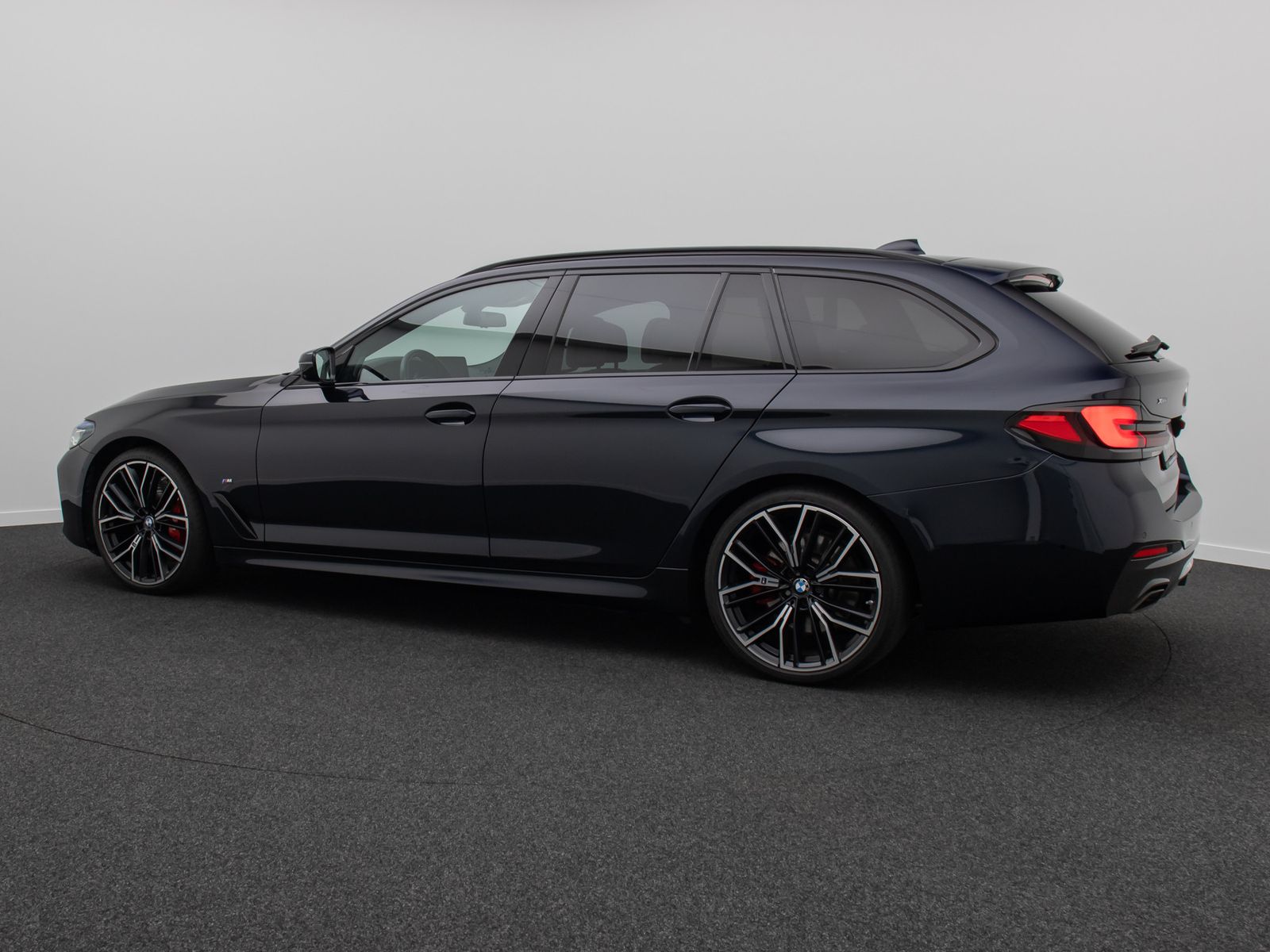Fahrzeugabbildung BMW 540d xD M Sport 360° HUD DAB H/K Panorama 20Zoll