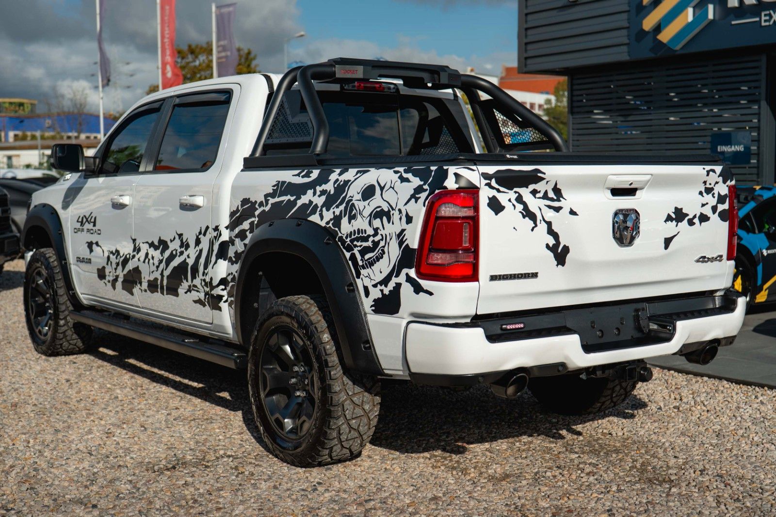Fahrzeugabbildung Dodge RAM 5.7 V8 HEMI 4x4 OFFROAD Night-Paket Limited