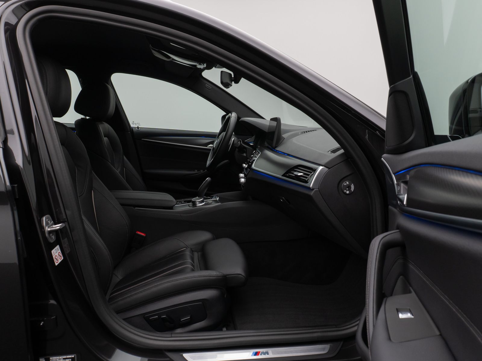 Fahrzeugabbildung BMW 520d xD M Sport Laser Kamera HUD DAB HiFi 19Zoll