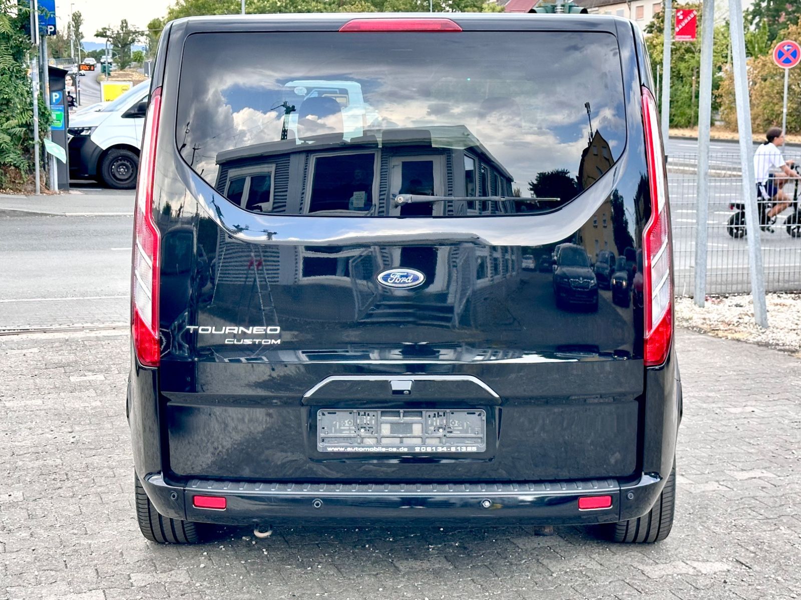 Fahrzeugabbildung Ford TOURNEO CUSTOM TITANIUM*AUTOM+2xSCHIE+8 SITZER*