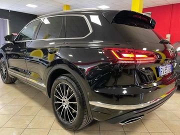 Volkswagen Touareg - 3