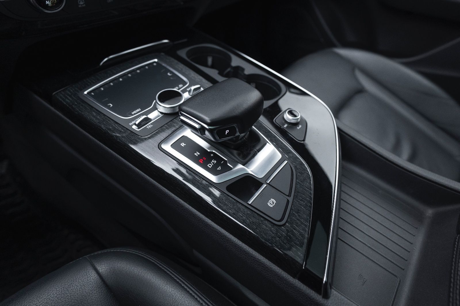 Fahrzeugabbildung Audi Q7 3.0 TFSI Quattro LED PANO NAV 7 SITZER BOSE