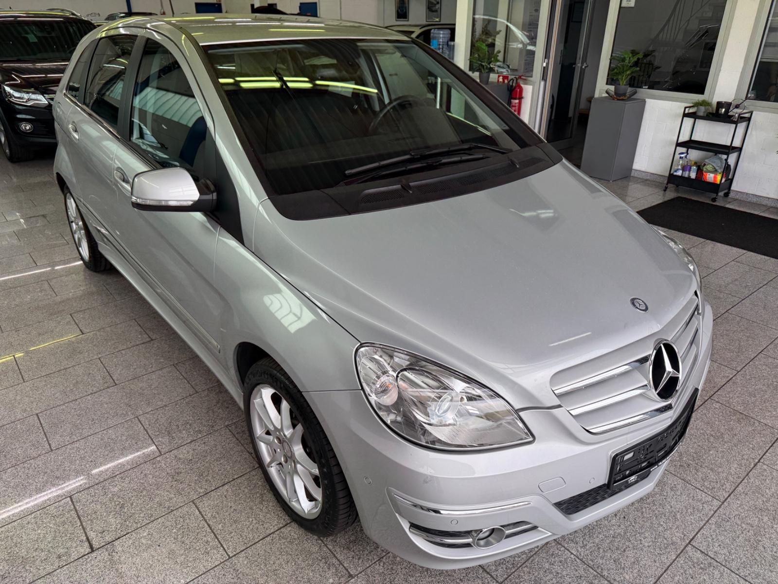 Mercedes-Benz B 200*SPORT*AUTOMATIK*SHZ*NAVI*AHK*TEMP*PARK-ASS