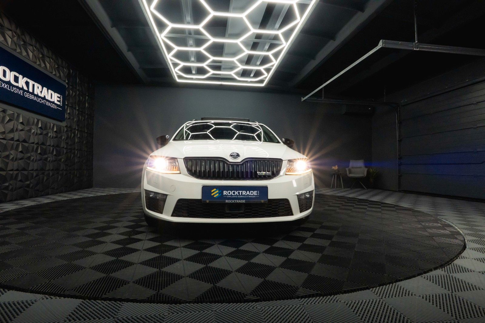 Fahrzeugabbildung SKODA Octavia 2.0 TDI RS 4x4 Performance *Pano*ACC*LED