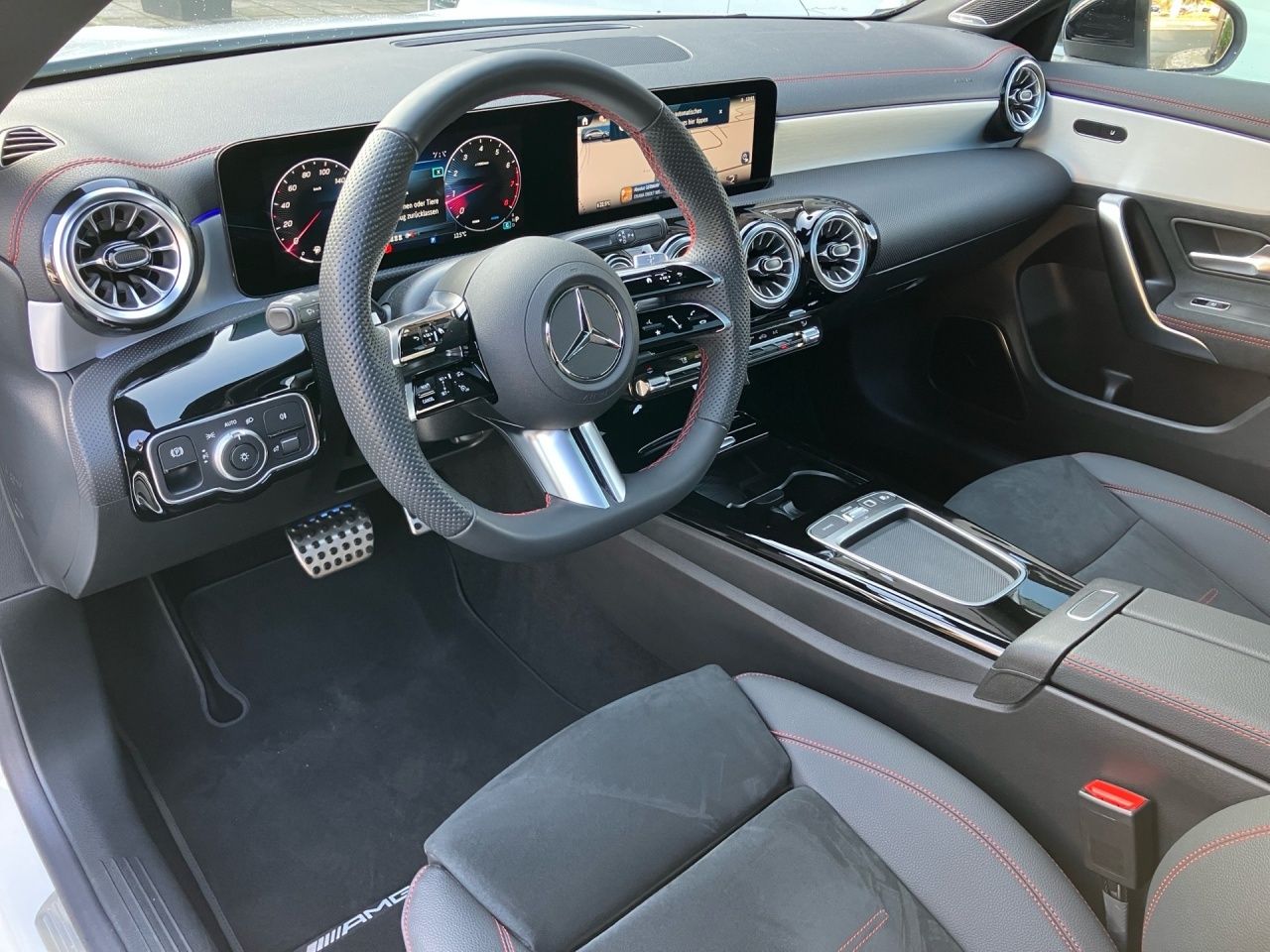 Fahrzeugabbildung Mercedes-Benz CLA 250 4M SB AMG Pano+Night+Burmester+Totw+Ambi