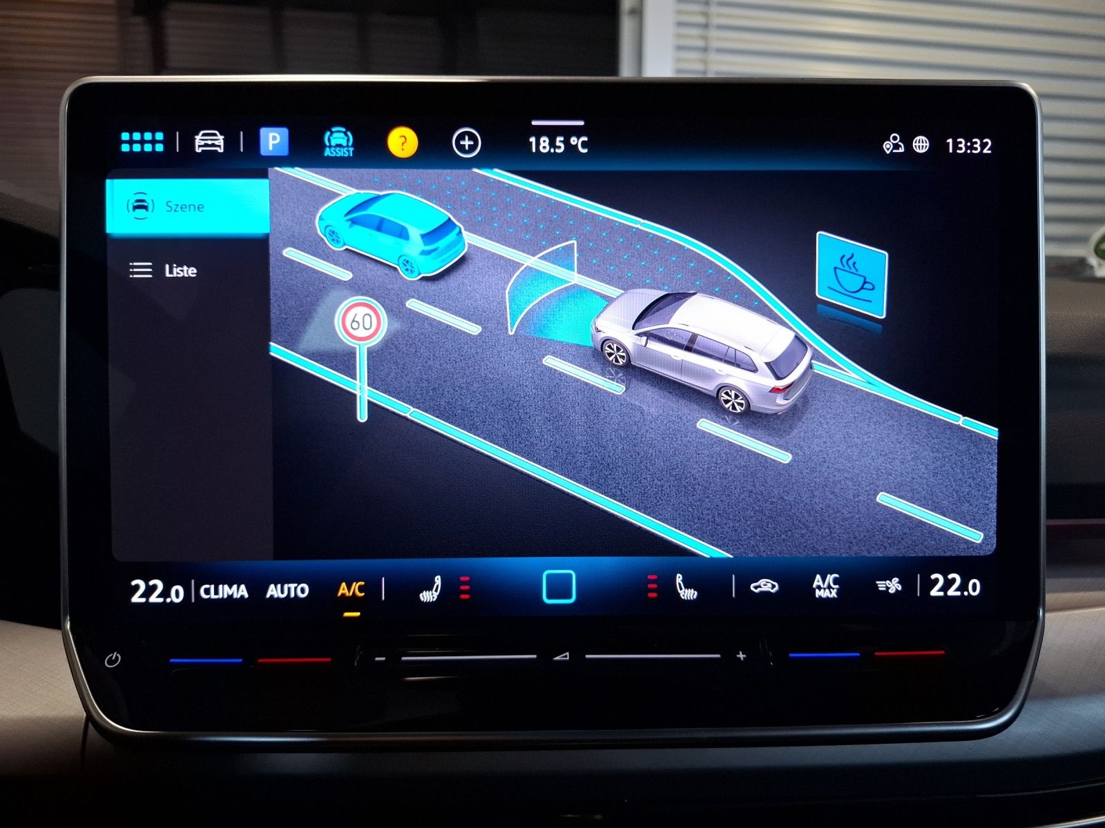 Fahrzeugabbildung Volkswagen Golf VIII Variant TSI Life Standhzg. LED Navi HU
