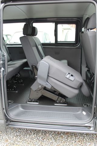 Volkswagen T6.1 Kombi Lang LR 150PS AHK APP 9-Sitzer 1.Hand