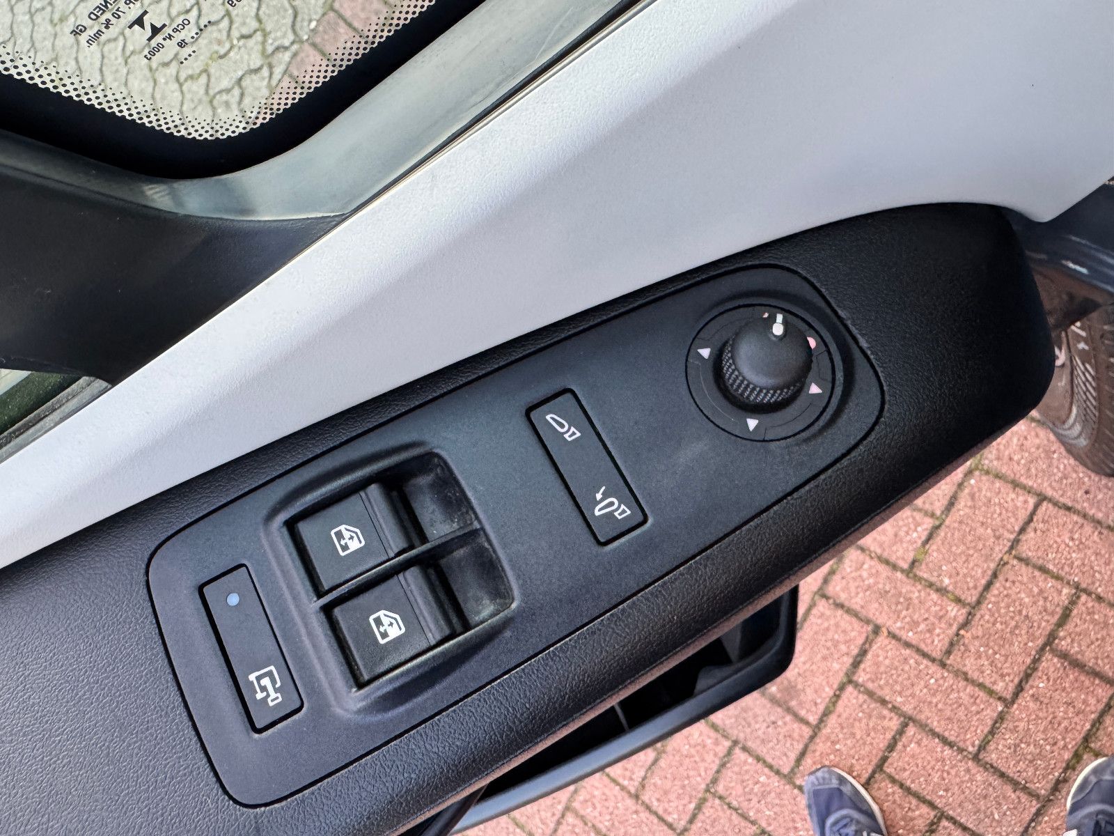 Fahrzeugabbildung Pössl SUMMIT 600 PLUS SCHWENKBAD KAMERA QUERBETT LED