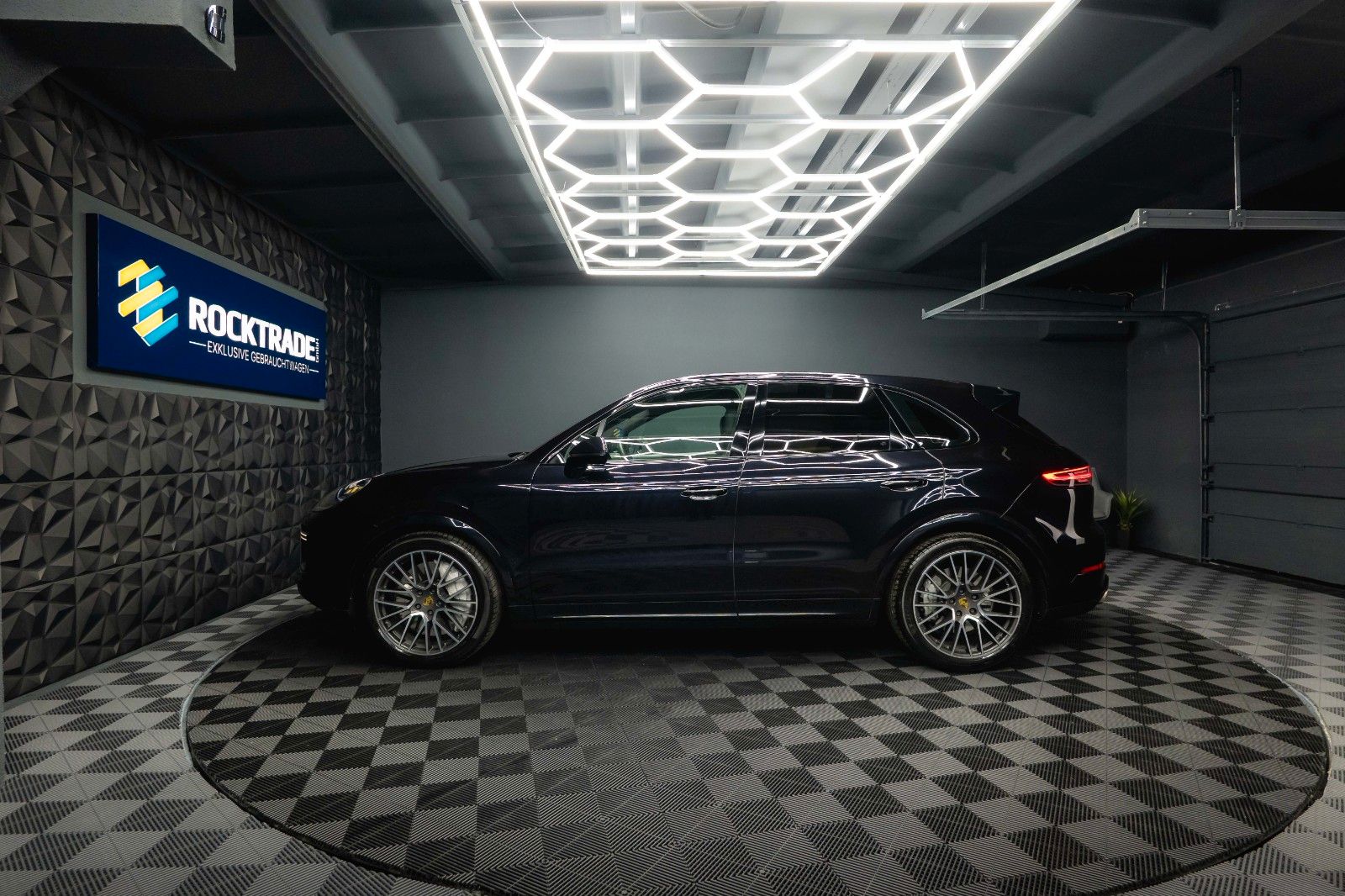 Fahrzeugabbildung Porsche Cayenne Turbo V8 Sport Chrono Black *ACC*LED*