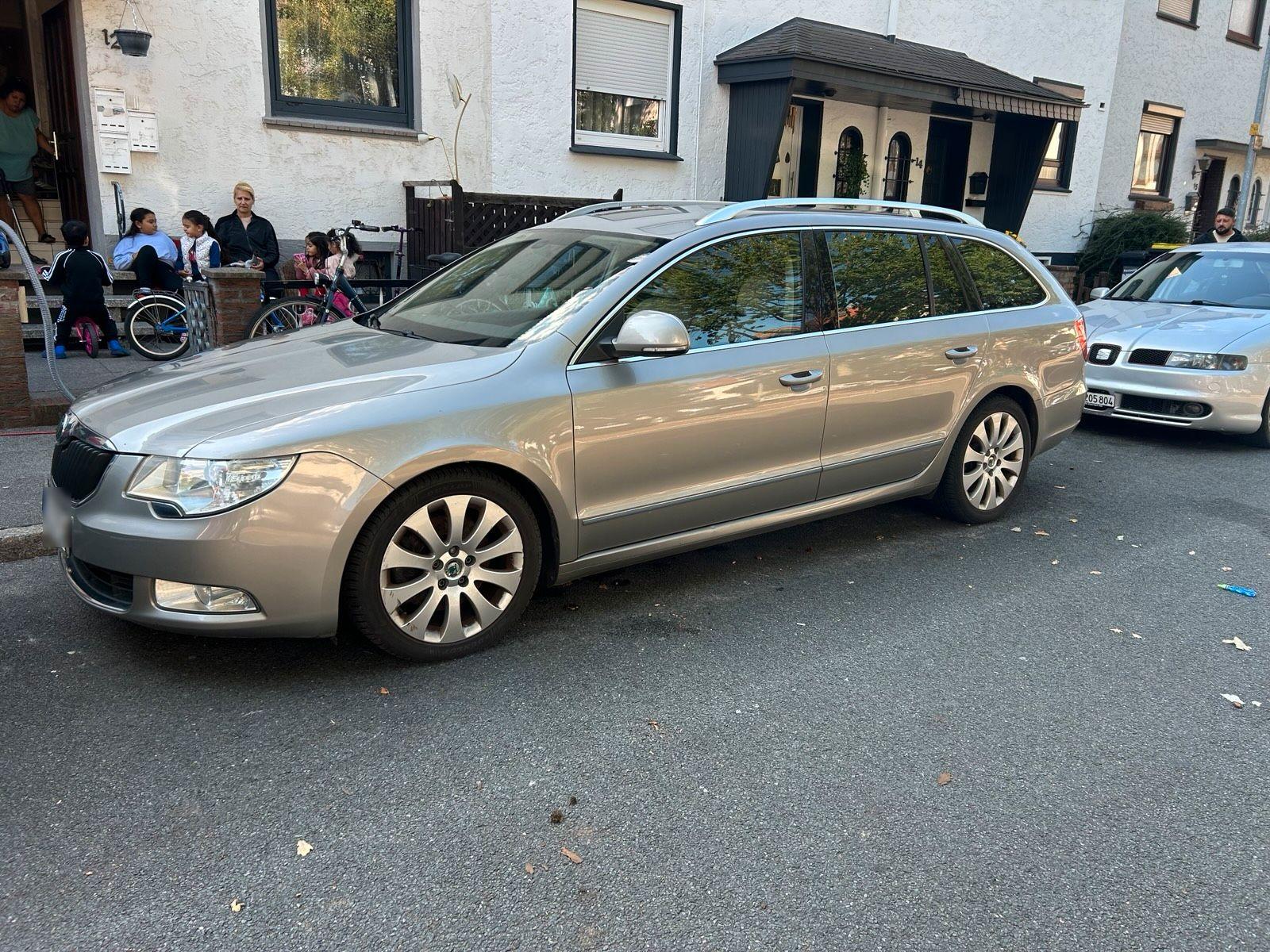 Skoda Superb 2010 — вигляд ззаду