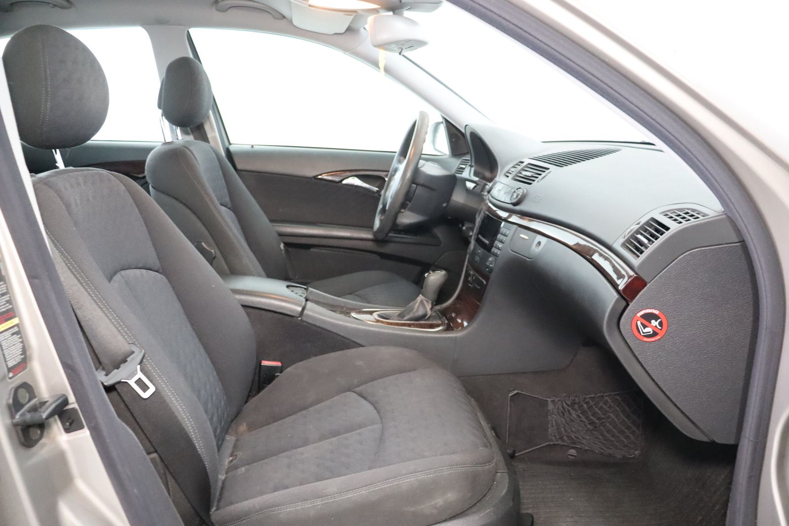 Fahrzeugabbildung Mercedes-Benz E 200 KOMPRESSOR Automatik * Klimaautom. *