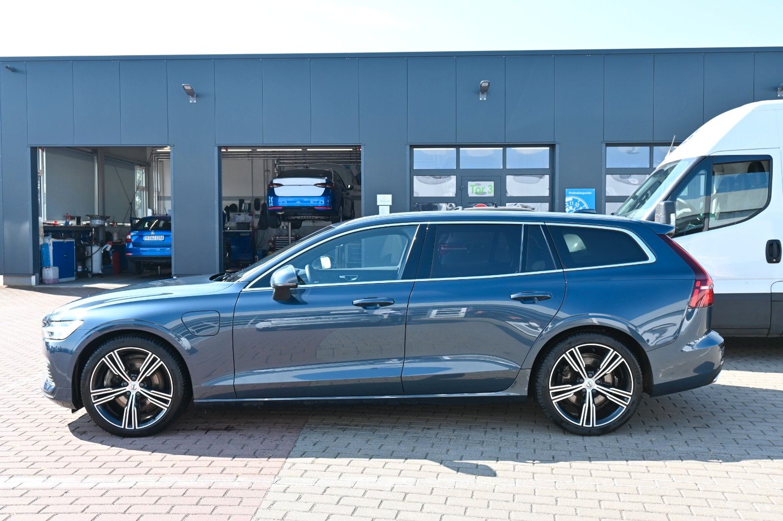 Fahrzeugabbildung Volvo V60 T6 Inscription AWD PHEV H&K*PANO*RFK*AHK*