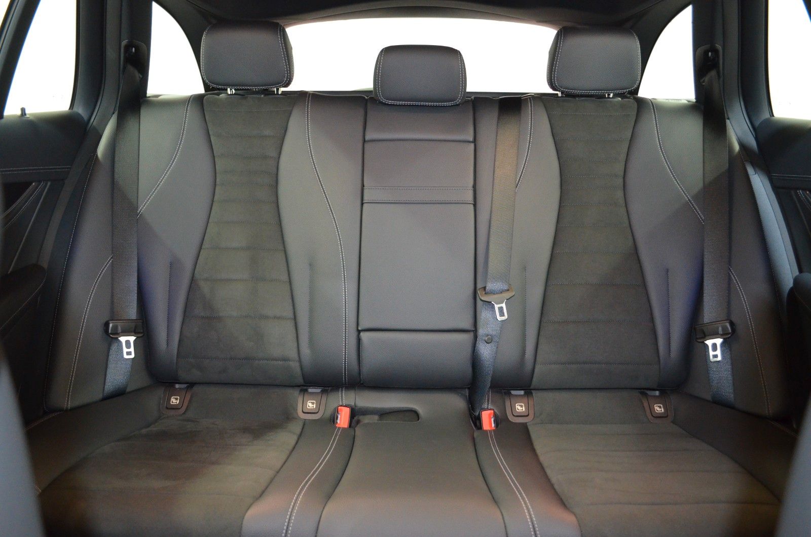Mercedes-Benz E 400 D T 4M AMG-LINE"DISTR+"360"AHK"R-VIDEO"HUP foto 12