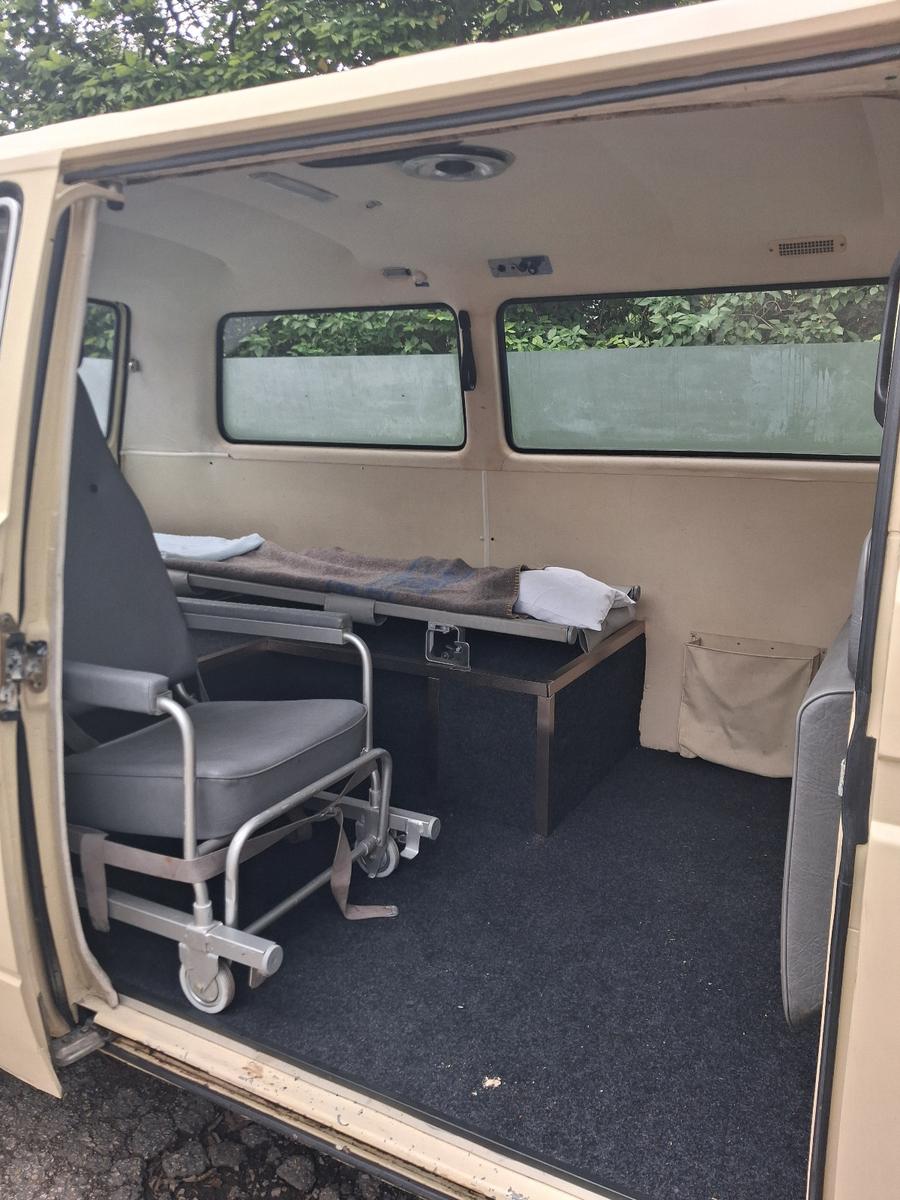Volkswagen T3 andere Oldtimer Krankenwagen