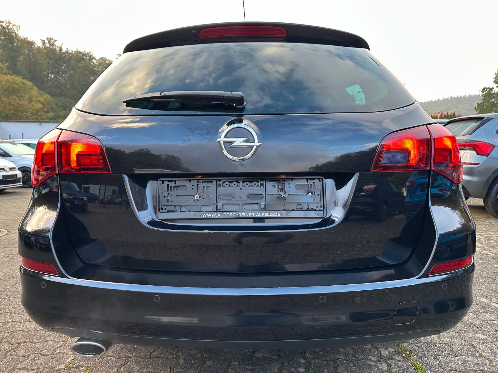 Opel Astra 2011 — photo 6