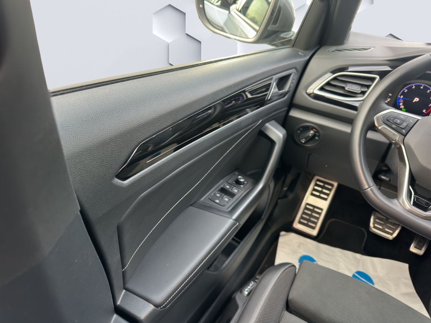 T-Roc R-Line 1.5 TSI AHZV MatrixLED PDC ACC Rück