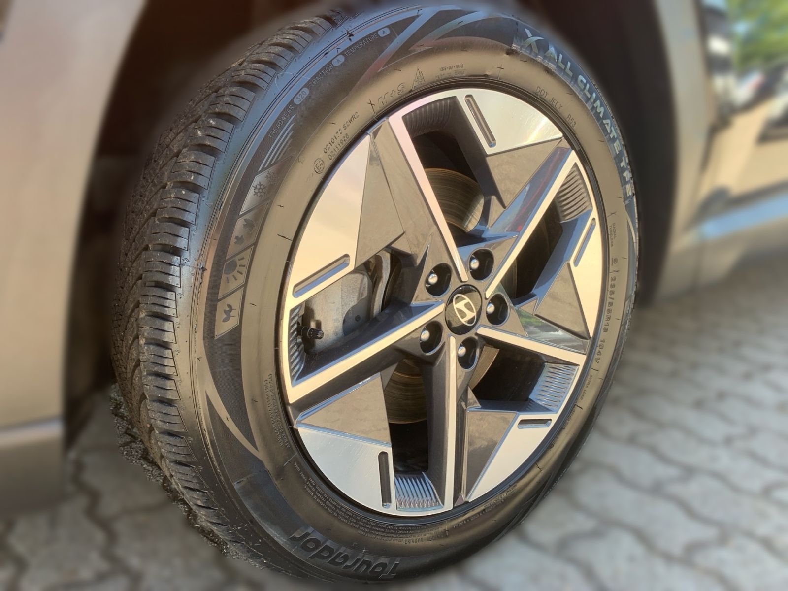 Fahrzeugabbildung Hyundai TUCSON 1.6 T-GDI 7-DCT Trend Mild-Hybrid LED