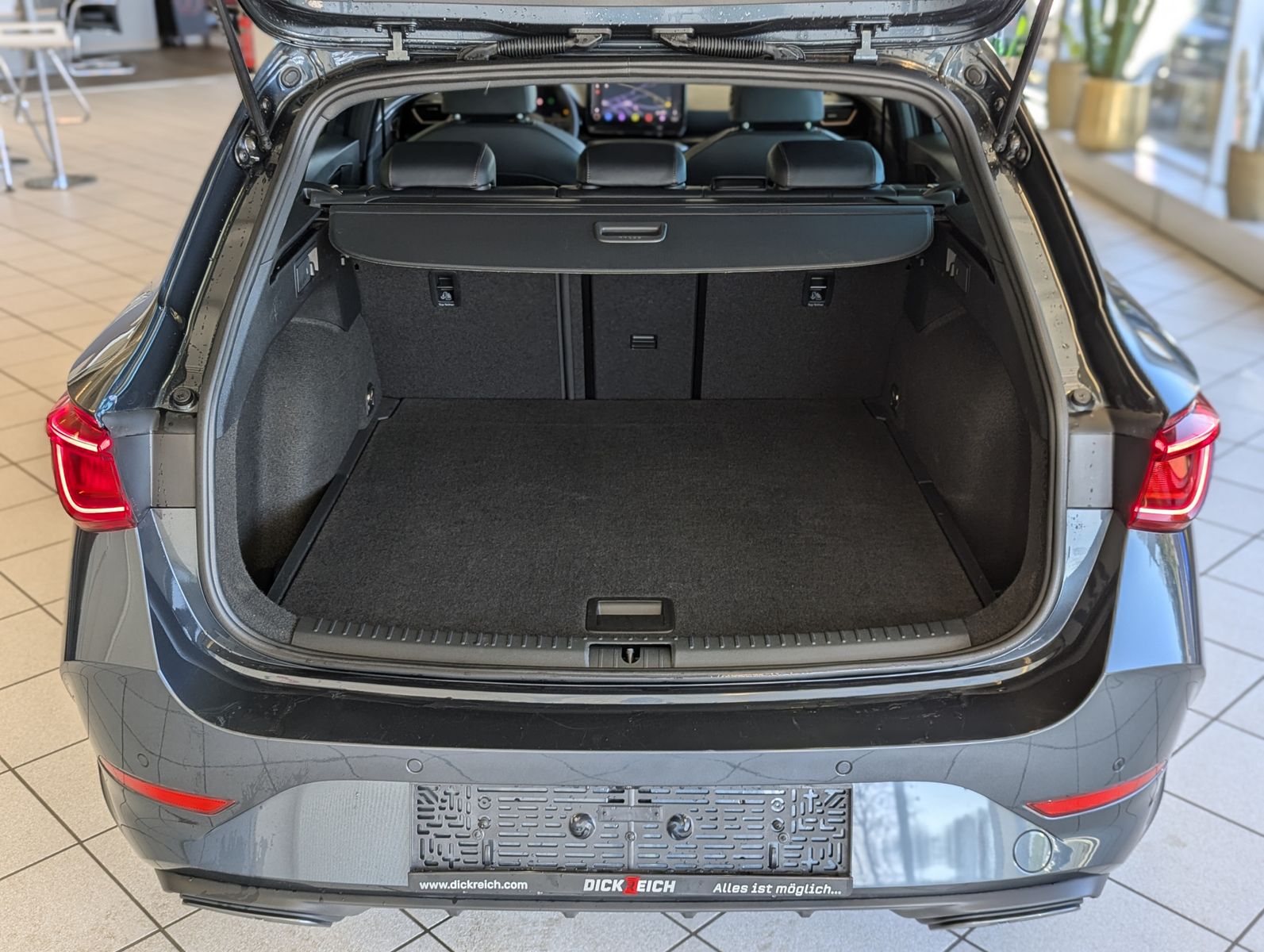 Fahrzeugabbildung CUPRA Leon 1.5eTSI DSG Matrix Cam Vision+ el. Heck AHK