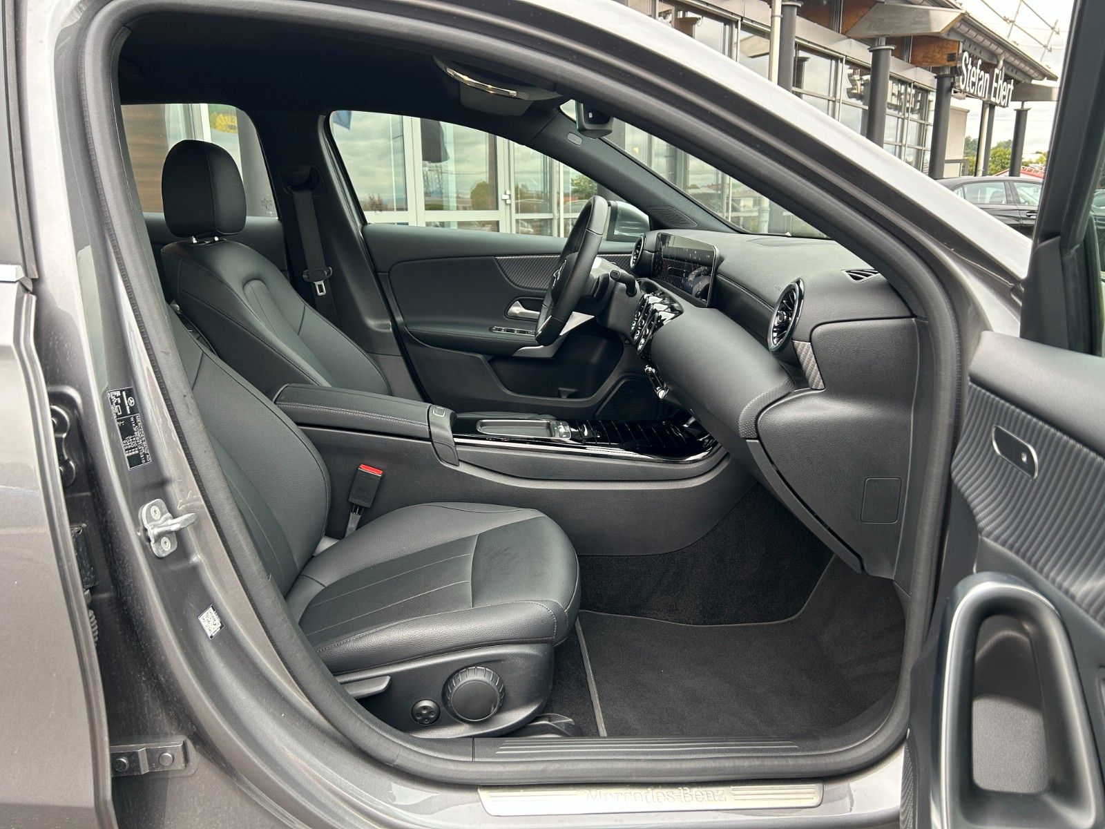 Fahrzeugabbildung Mercedes-Benz A 180 Progressive+RKamera+LED+IHC+Digital+