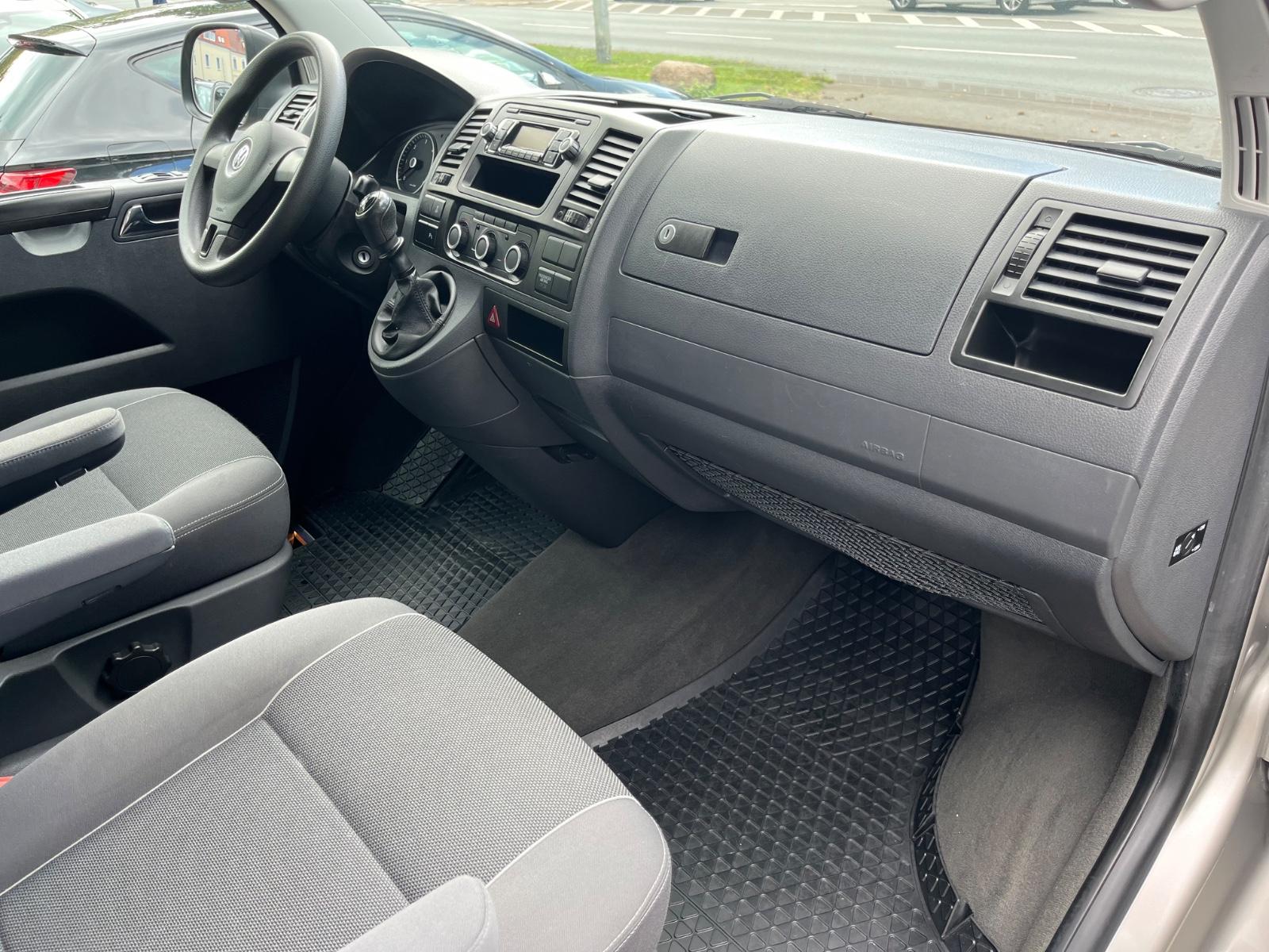 VOLKSWAGEN T5 MULTIVAN 2.0 TDI 140ch - STARLINE - ATTELAGE - PARK ASSIST AVANT/ARRIÈRE - CHAUFFAGE AUXILIAIRE - 1 ERE MAIN