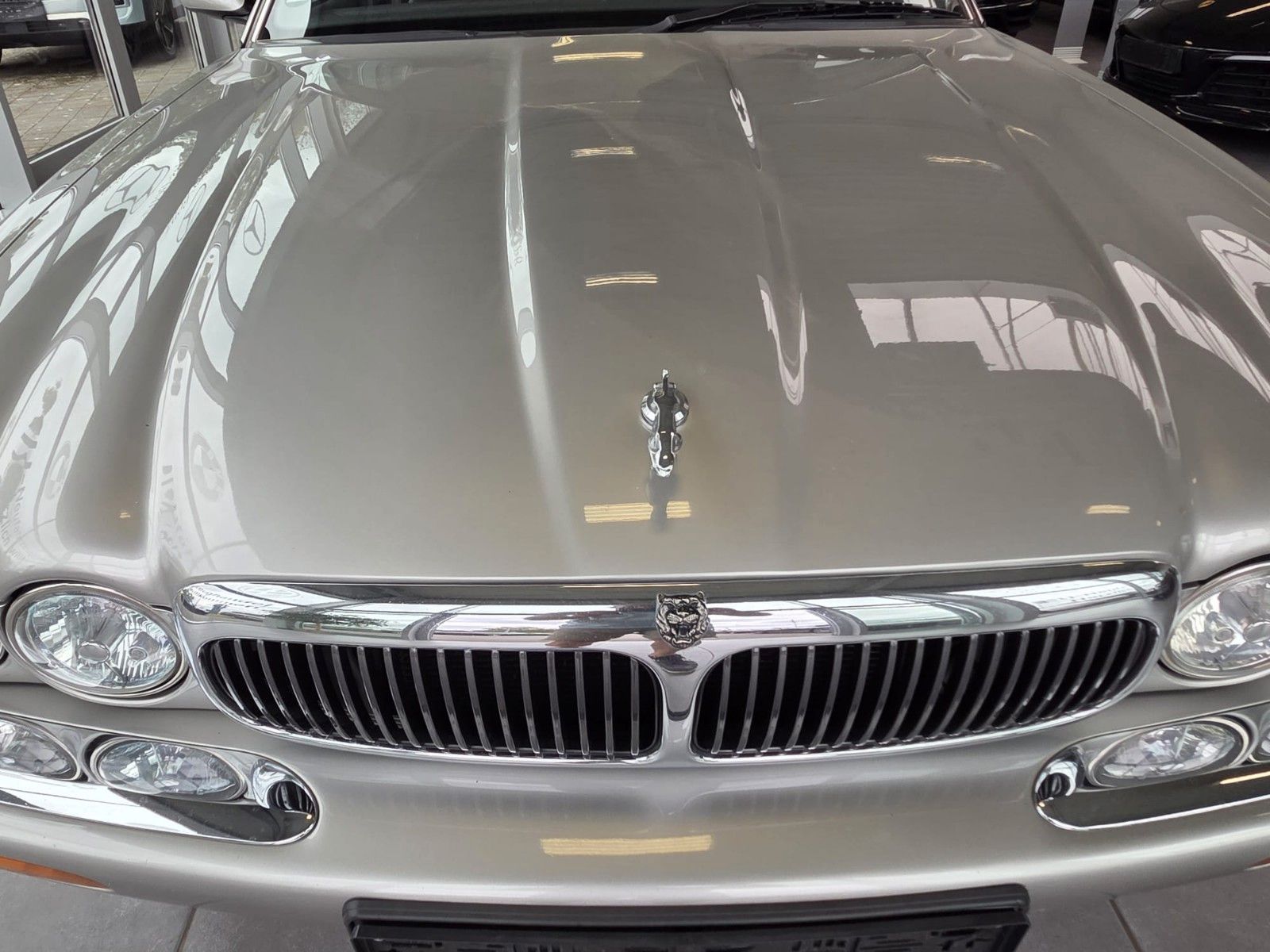 Fahrzeugabbildung Jaguar XJ8 3.2 Executive