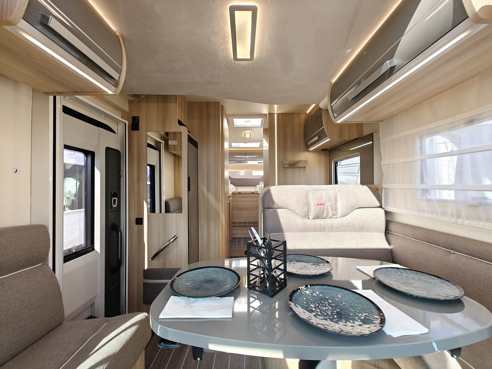 Fahrzeugabbildung NobelART T 7000