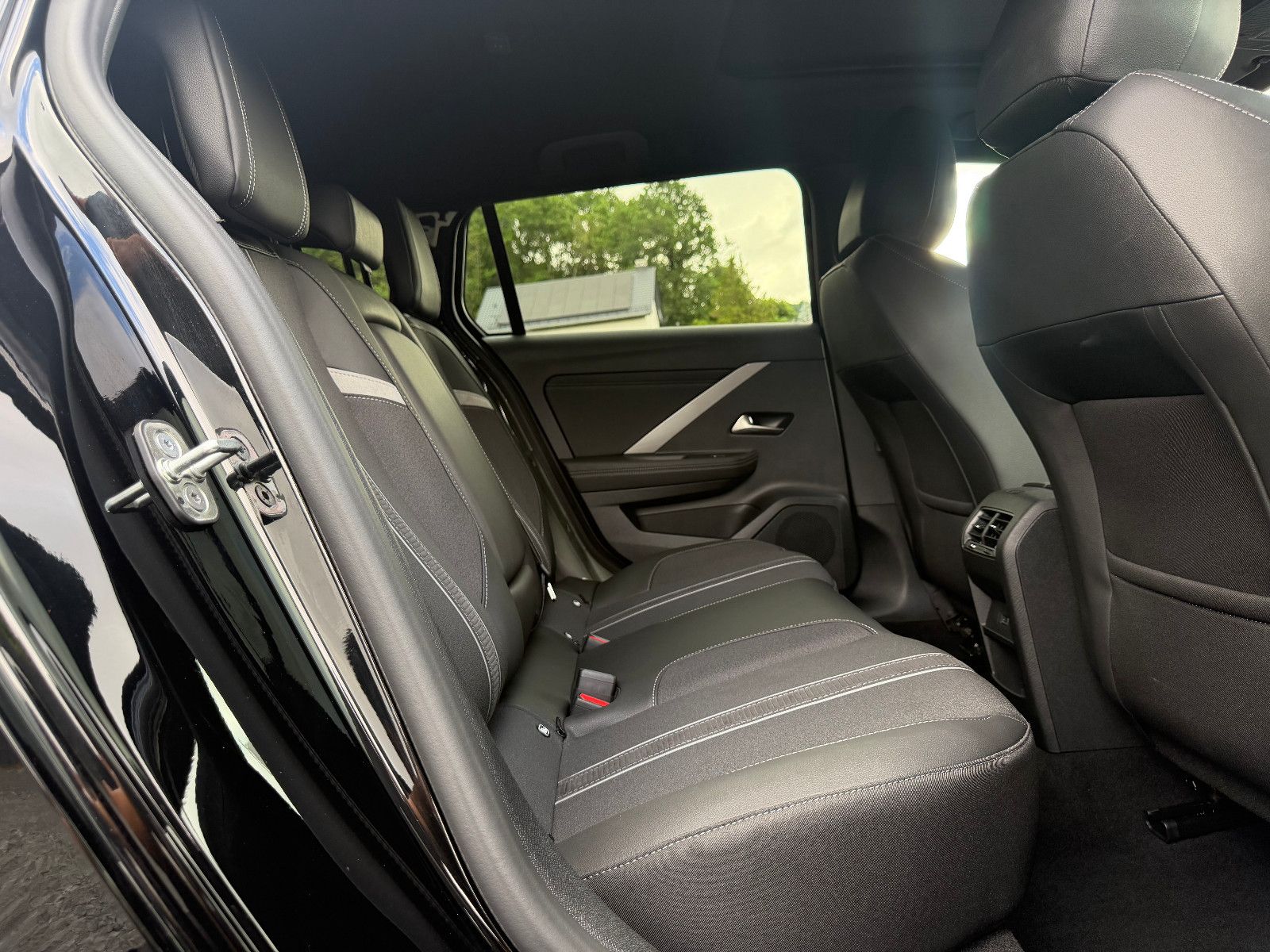 OPEL Astra 1.5d Sports Tourer GS PANO/LED/AHK – Foto 11