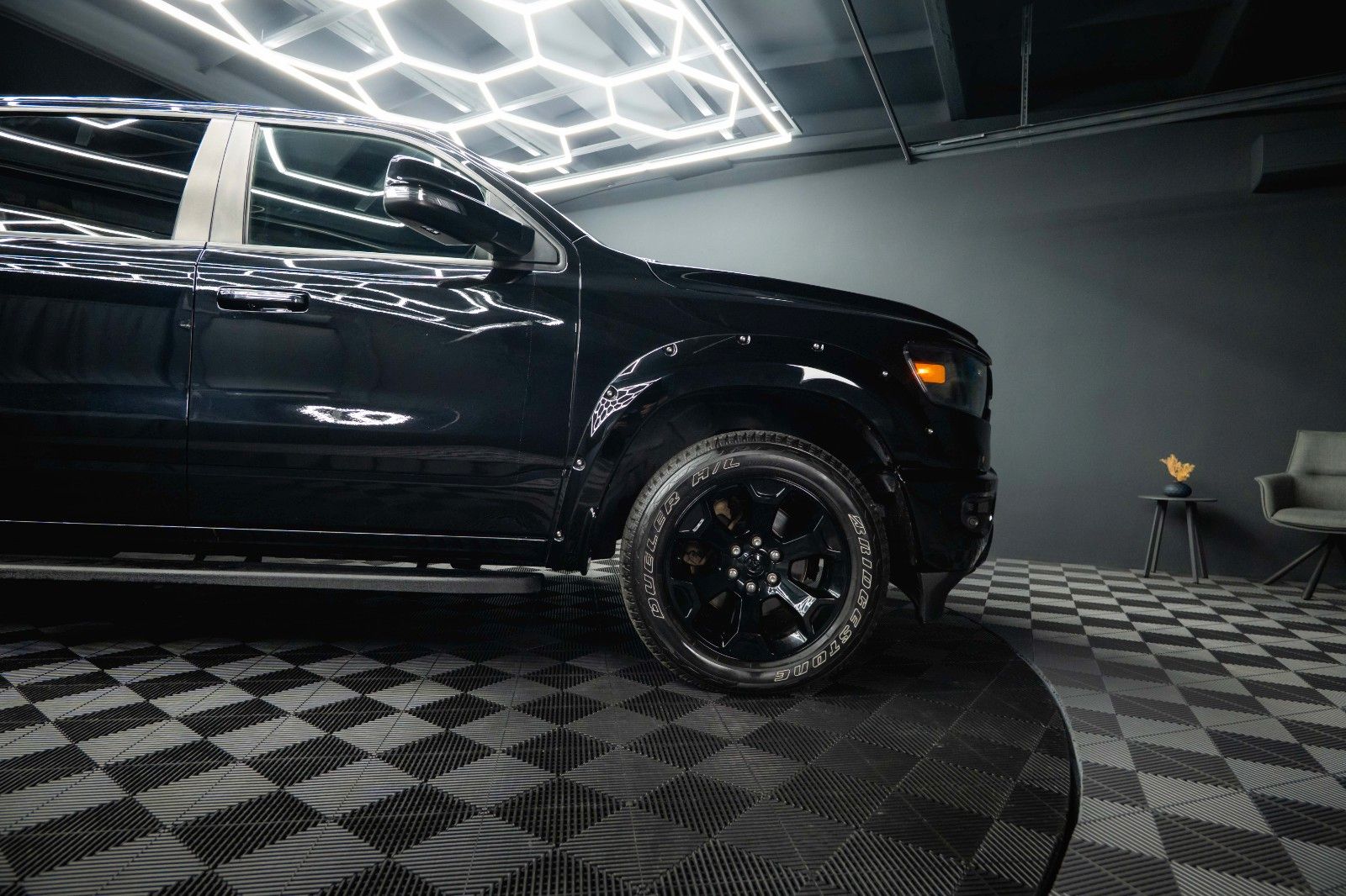 Fahrzeugabbildung Dodge RAM 5.7 V8 HEMI 4x4 OFFROAD BLACK EDITION 19%