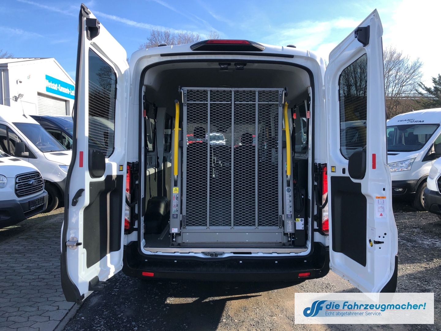 Fahrzeugabbildung Ford Transit Kombi 350 L2 Trend 2.0 TDCi DPF EU6d Not