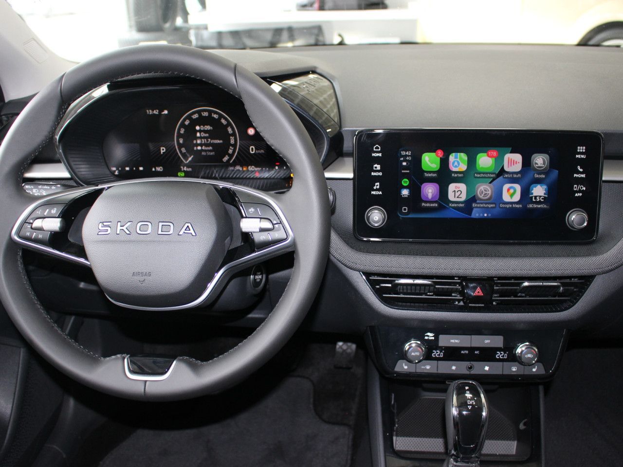 Fahrzeugabbildung SKODA Fabia 1.0 TSI Selection DSG/CAM/PDC/WINTER