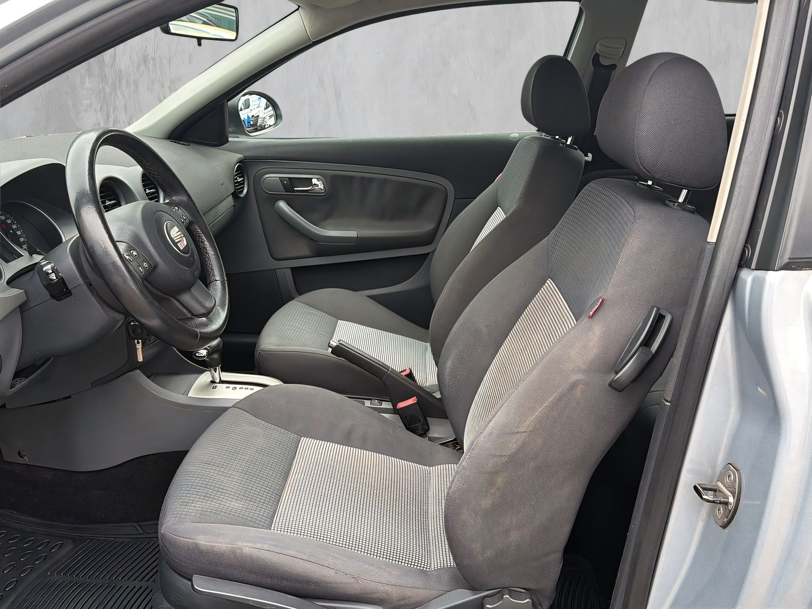 Fahrzeugabbildung SEAT Ibiza 1.4 Stylance AUTOMATIK KLIMAAUT. TEMPOMAT