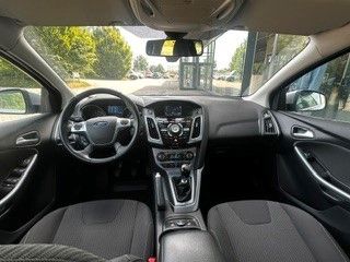 Fahrzeugabbildung Ford Focus Lim. Titanium