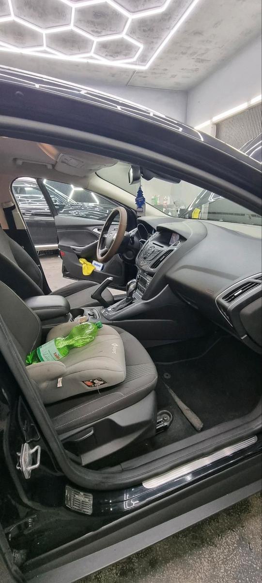 Ford Focus 2014 — photo 14