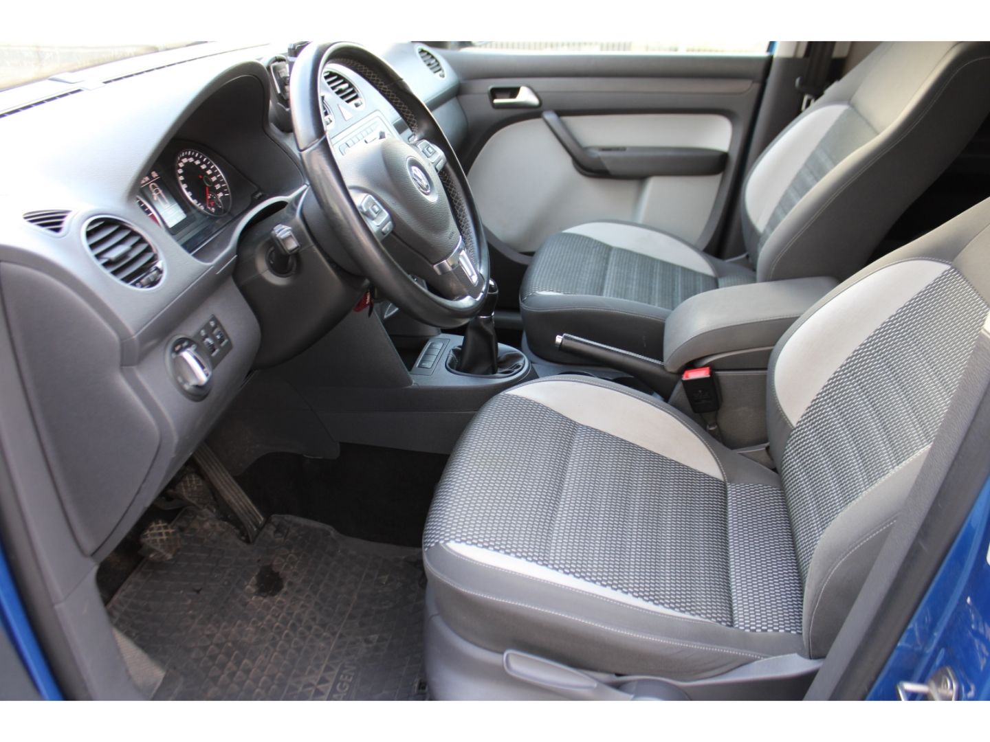 Fahrzeugabbildung Volkswagen Caddy Kombi Cross BMT AHK-abnehmbar Mehrzonenkli