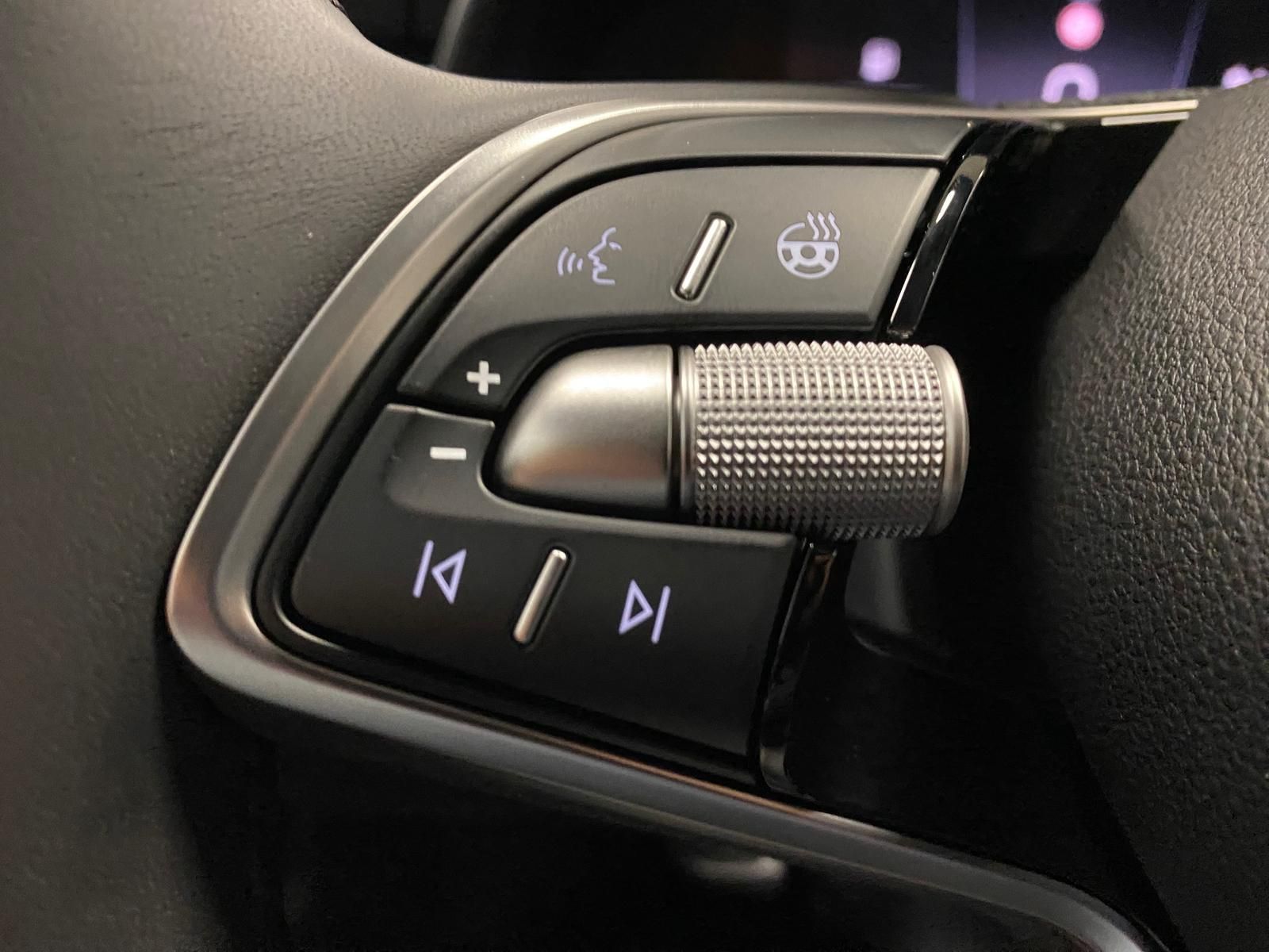 Fahrzeugabbildung SKODA Kamiq 1.0 TSI Selection AHK+APP+KLIMA+RFK+PDC+SI
