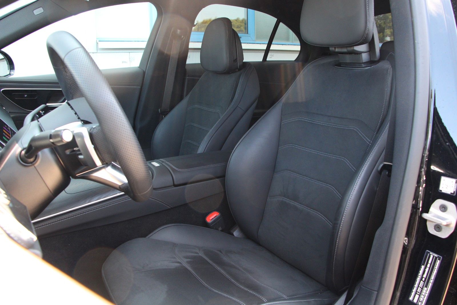 Mercedes-Benz E 220 d NIGHT 20Zoll AMBIENTE ACC GUARD AMG Line foto 4