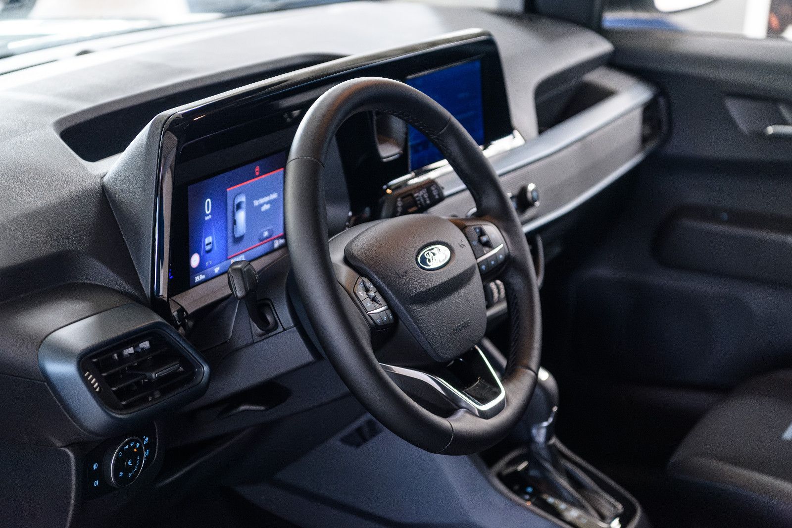 Fahrzeugabbildung Ford Tourneo Courier Active +Navi +ACC +Winter