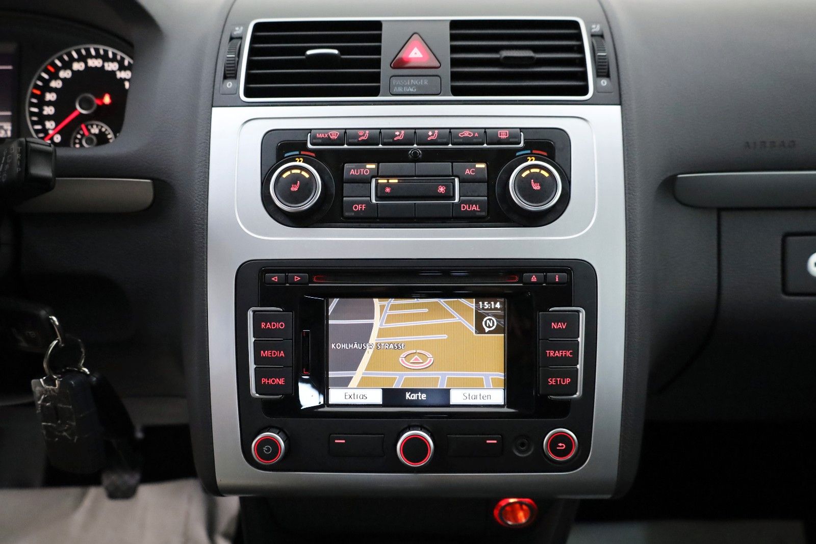 Fahrzeugabbildung Volkswagen Touran Trendline Navi,SH,PDC,8 fach bereift