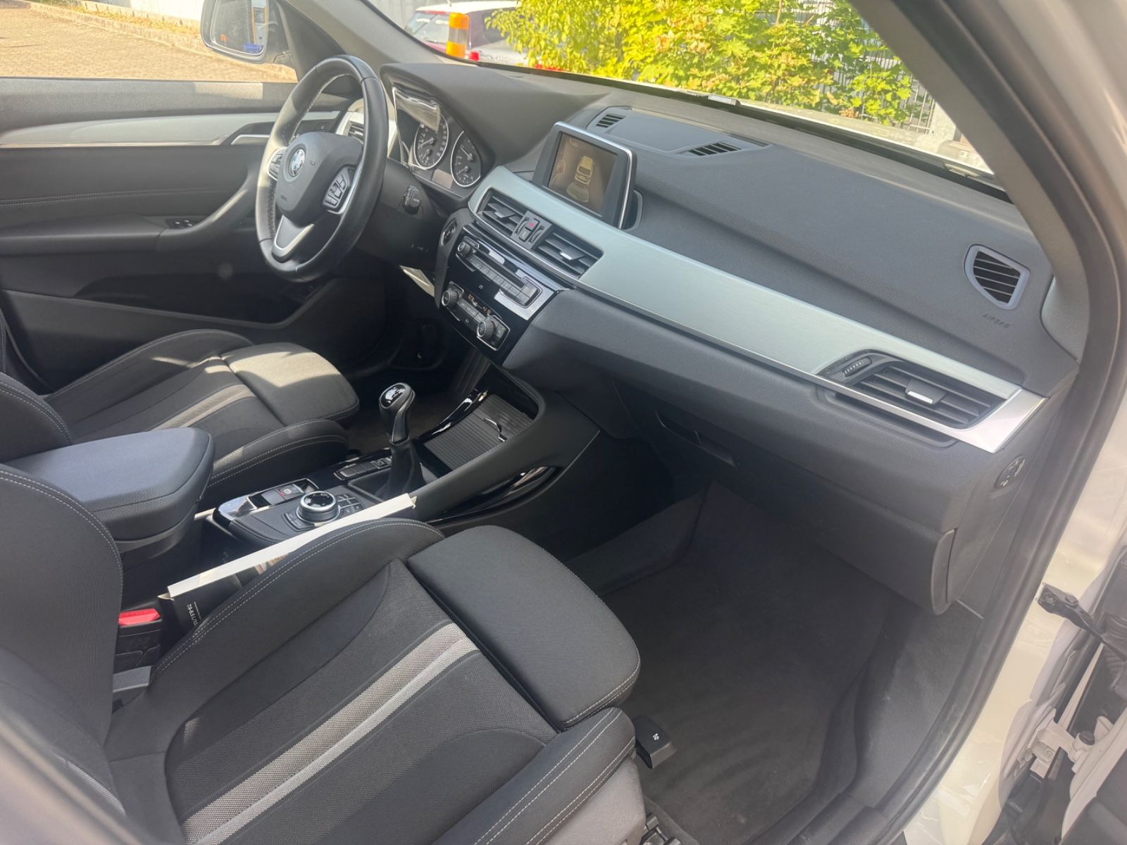 Fahrzeugabbildung BMW X1 sDrive 18 i Sport Line Navi+Sitzheizung
