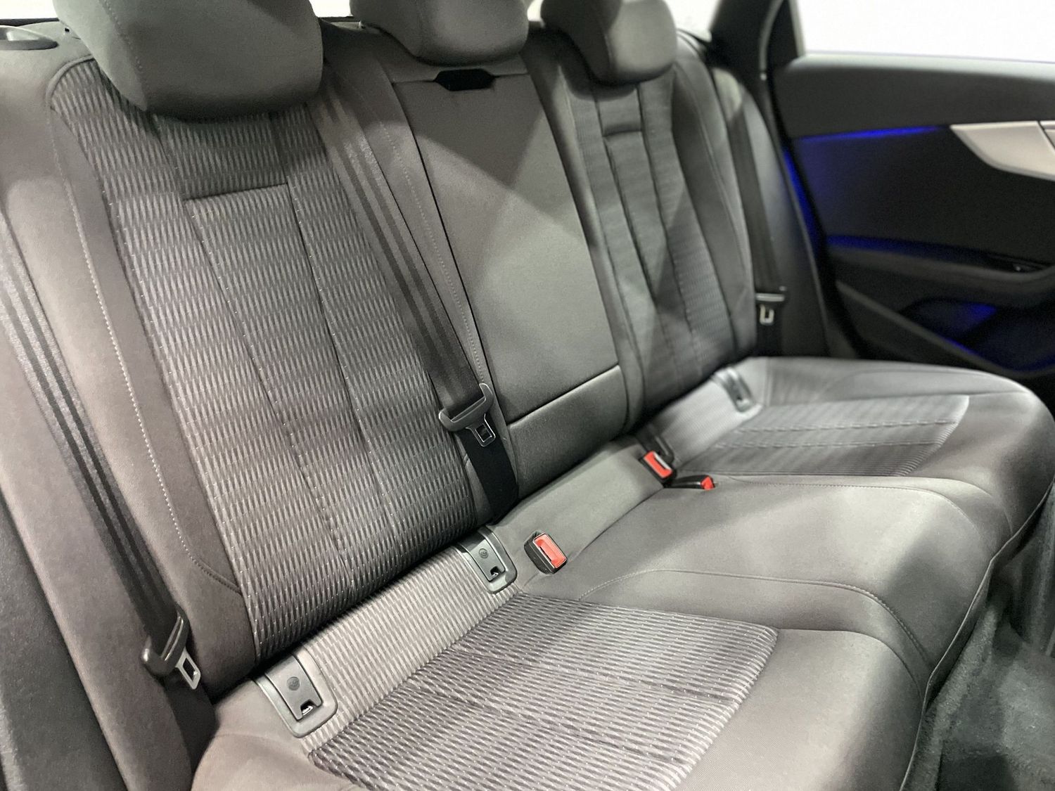 Fahrzeugabbildung Audi A4 Behinderteng. #Kamera#Matrix#ACC#Pano#Virtual