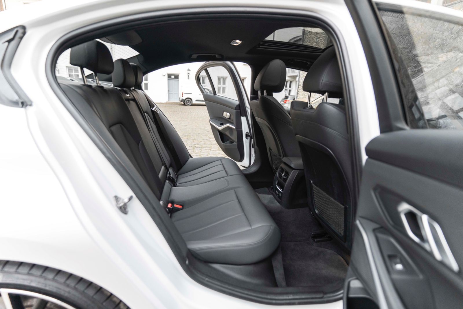 Fahrzeugabbildung BMW 330iX M-Performance HIFI KAM LED NAV CARPLAY