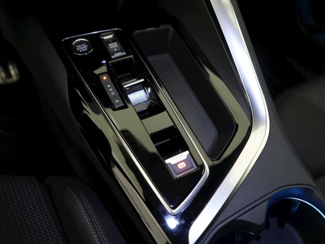 3008 GT HYBRID 145 e-DSC6+AHK+NAVI+360 GRAD KAME